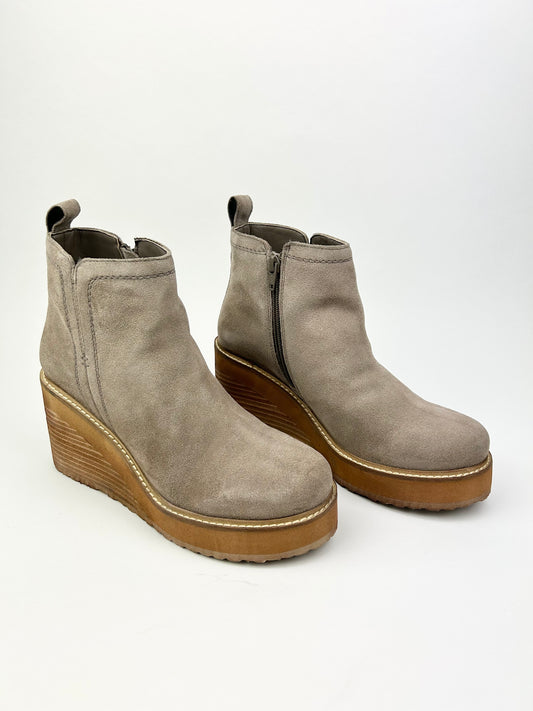 Comet Ride Taupe Boot Shoes in 6 at Wrapsody